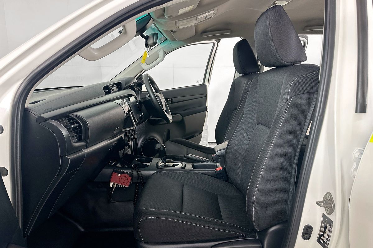 2021 Toyota HILUX SR (4x4) GUN126R FACELIFT 4X4