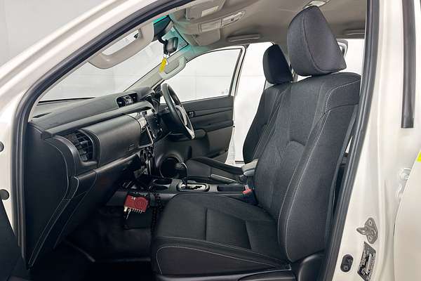 2021 Toyota HILUX SR (4x4) GUN126R FACELIFT 4X4