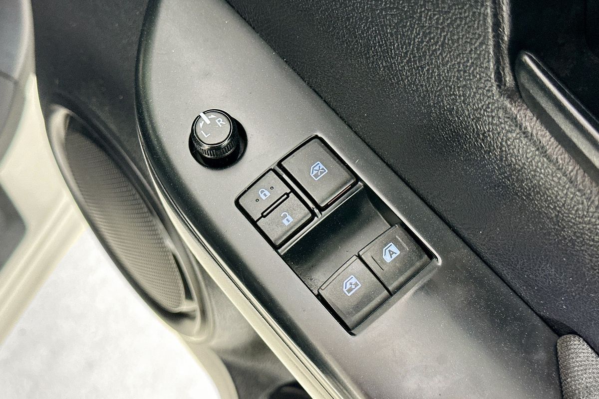 2016 Toyota Hilux WORKMATE GUN122R REAR WHEEL DRIVE