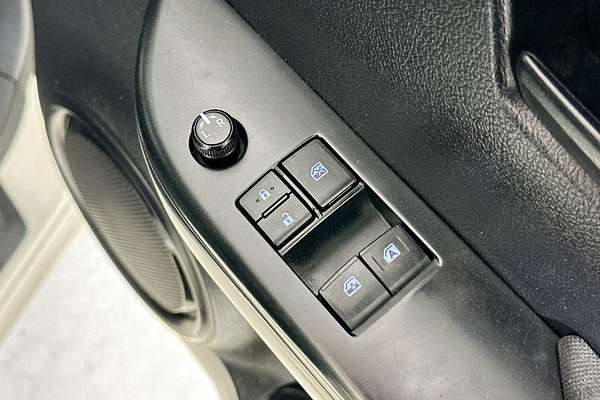 2016 Toyota Hilux WORKMATE GUN122R REAR WHEEL DRIVE