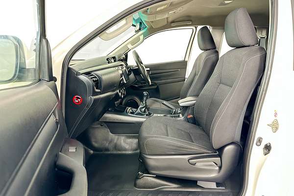 2019 Toyota HILUX SR (4x4) GUN126R MY19 4X4