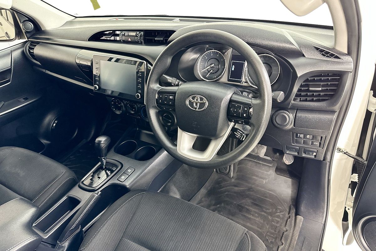 2020 Toyota HILUX SR (4x4) GUN126R FACELIFT 4X4