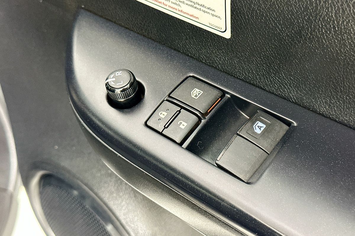 2021 Toyota HILUX SR (4x4) GUN126R FACELIFT 4X4
