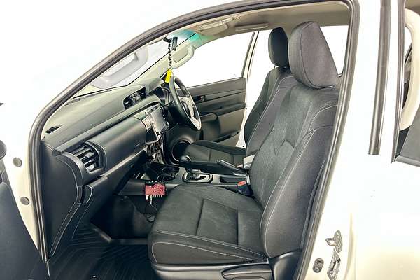 2021 Toyota HILUX SR (4x4) GUN126R FACELIFT 4X4