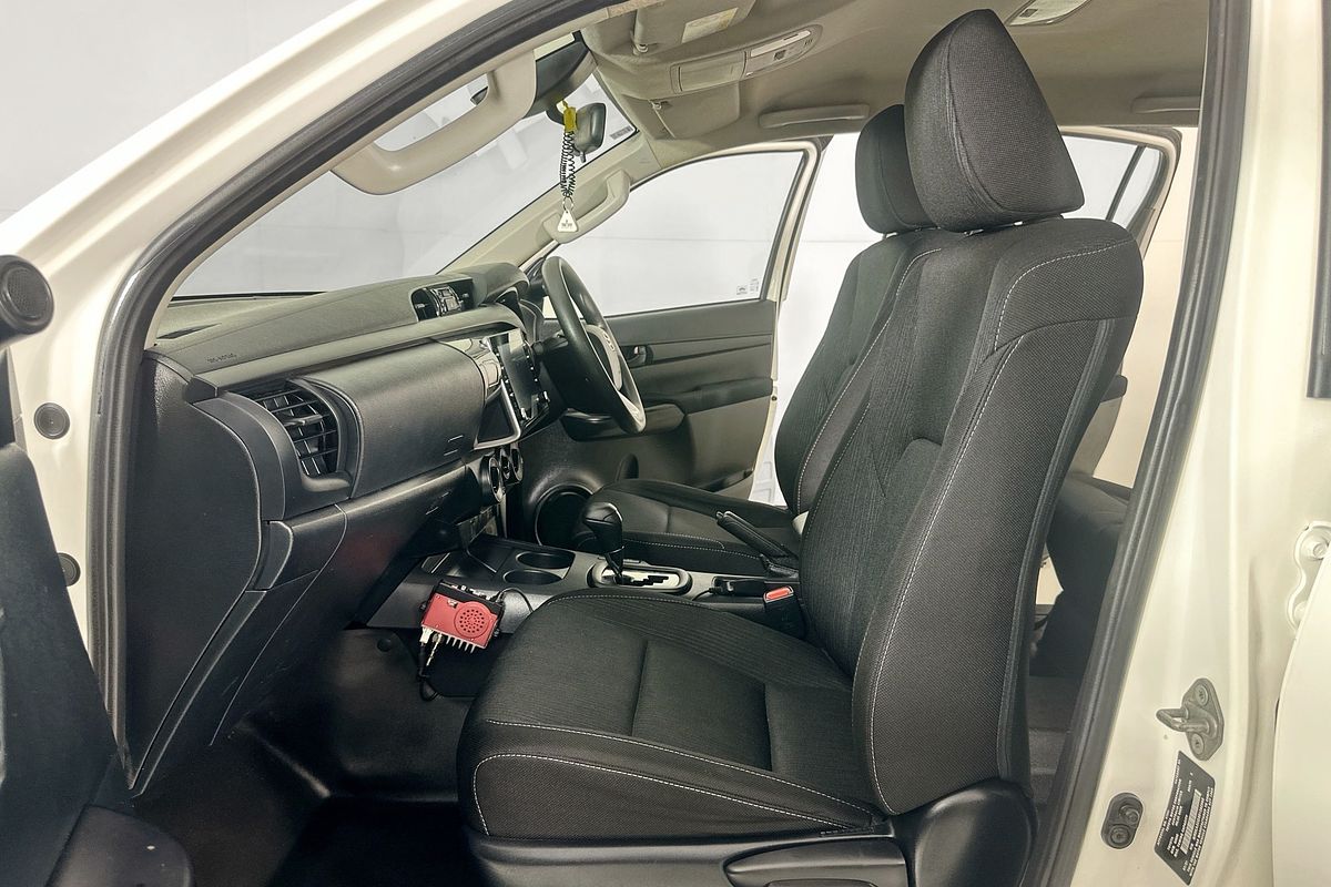 2021 Toyota HILUX SR (4x4) GUN126R FACELIFT 4X4