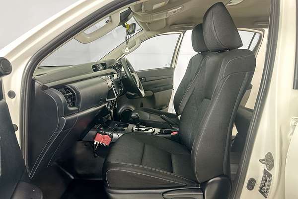 2021 Toyota HILUX SR (4x4) GUN126R FACELIFT 4X4