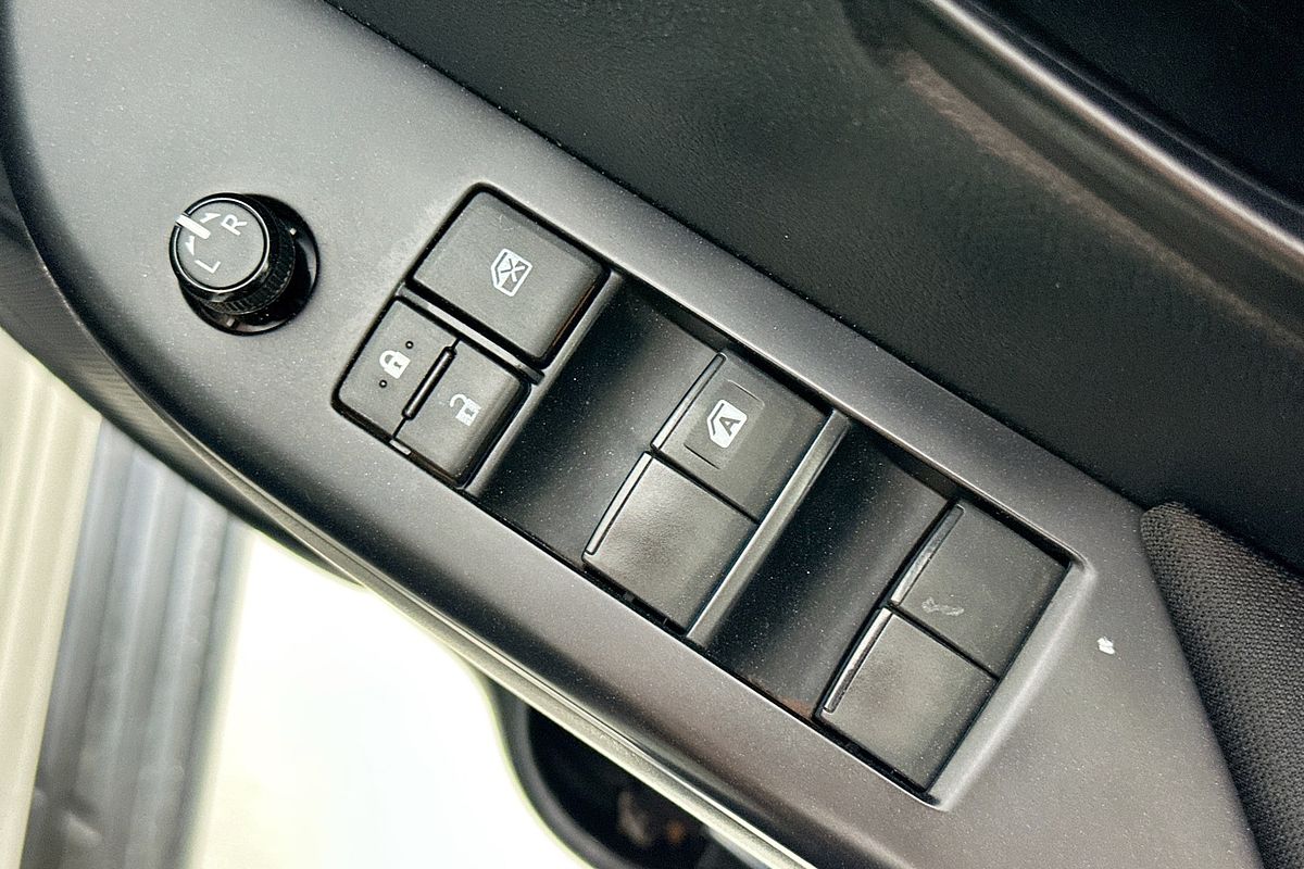 2020 Toyota HILUX SR (4x4) GUN126R MY19 UPGRADE 4X4