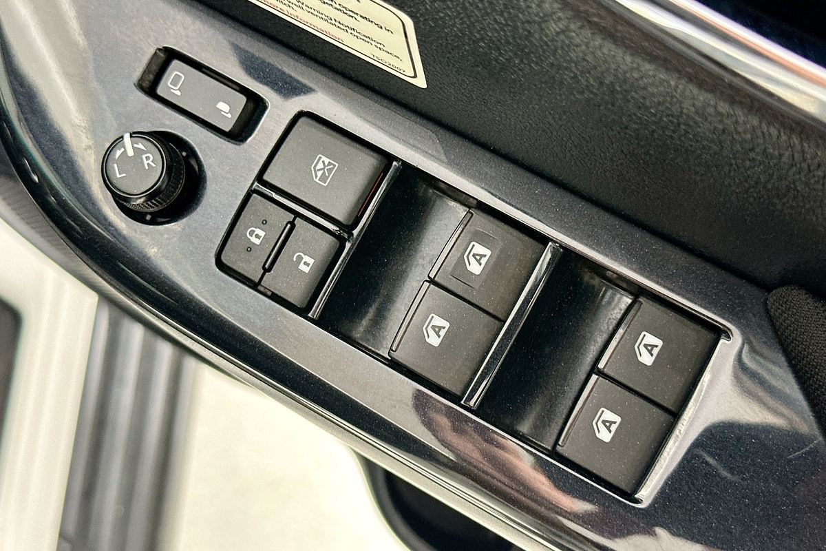 2021 Toyota HILUX SR5 (4x4) GUN126R FACELIFT 4X4