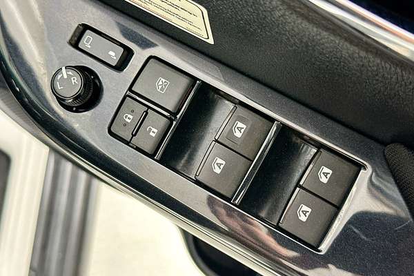 2021 Toyota HILUX SR5 (4x4) GUN126R FACELIFT 4X4