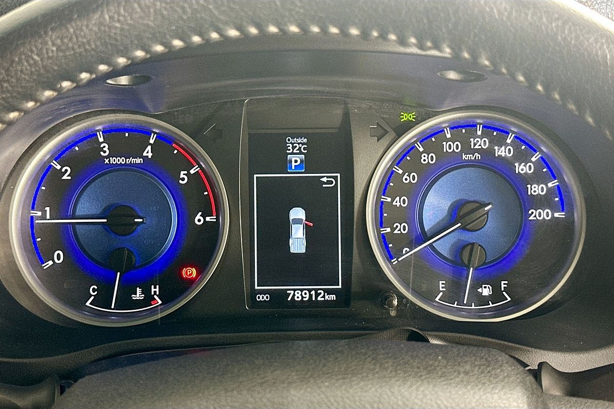 2017 Toyota HILUX SR5 (4x4) GUN126R 4X4