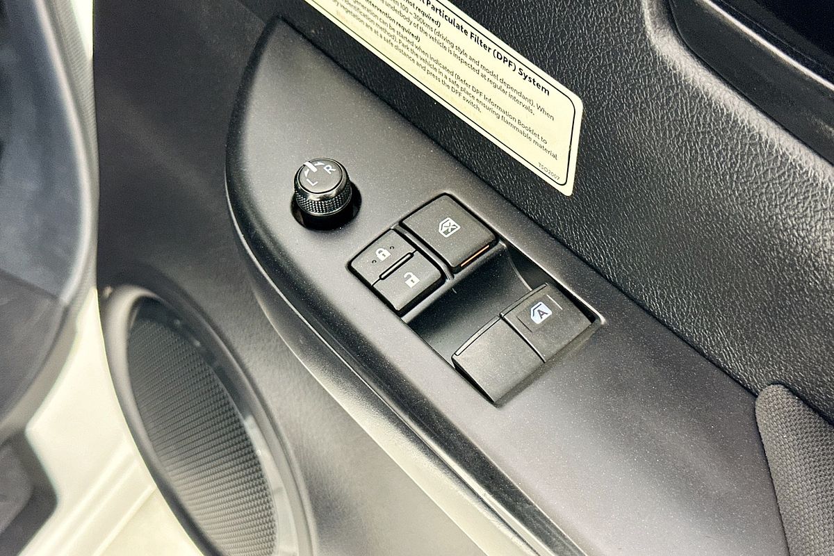 2020 Toyota HILUX SR (4x4) GUN126R FACELIFT 4X4