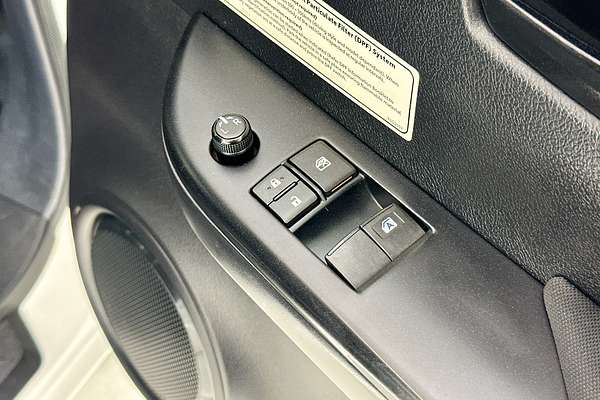 2020 Toyota HILUX SR (4x4) GUN126R FACELIFT 4X4