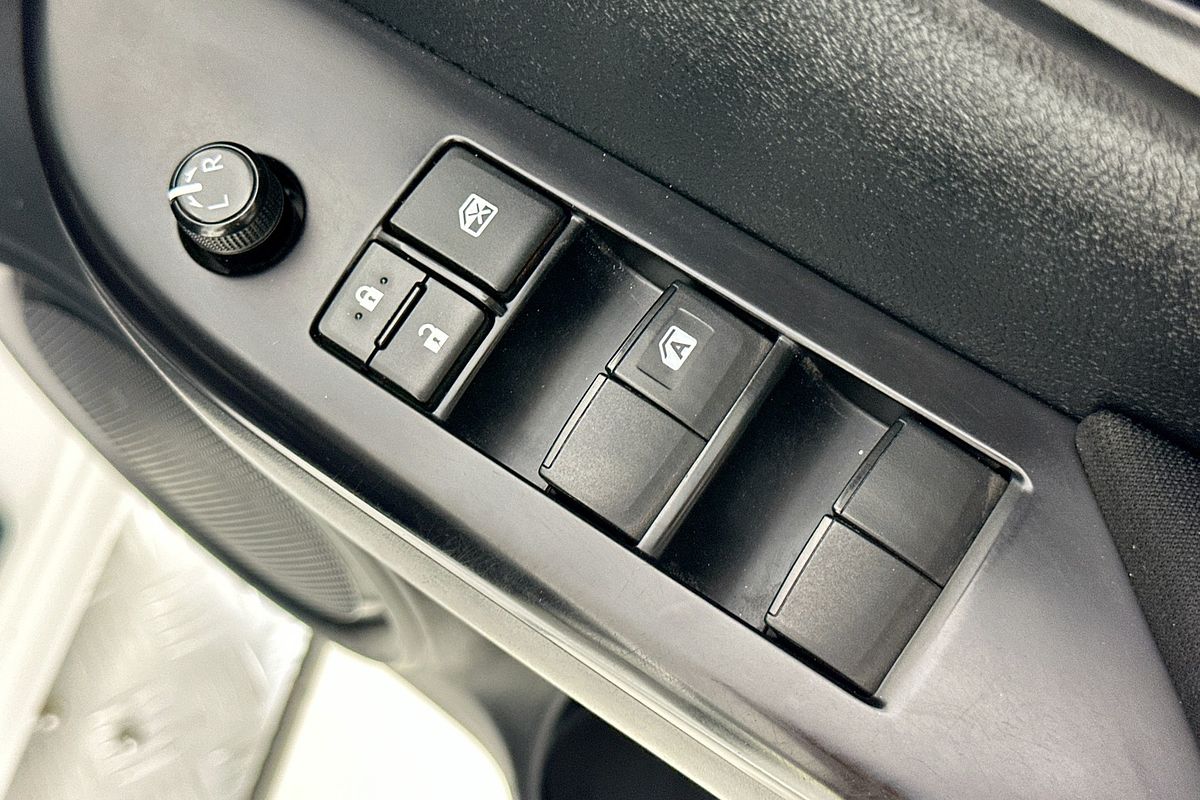 2021 Toyota HILUX SR (4x4) GUN126R FACELIFT 4X4