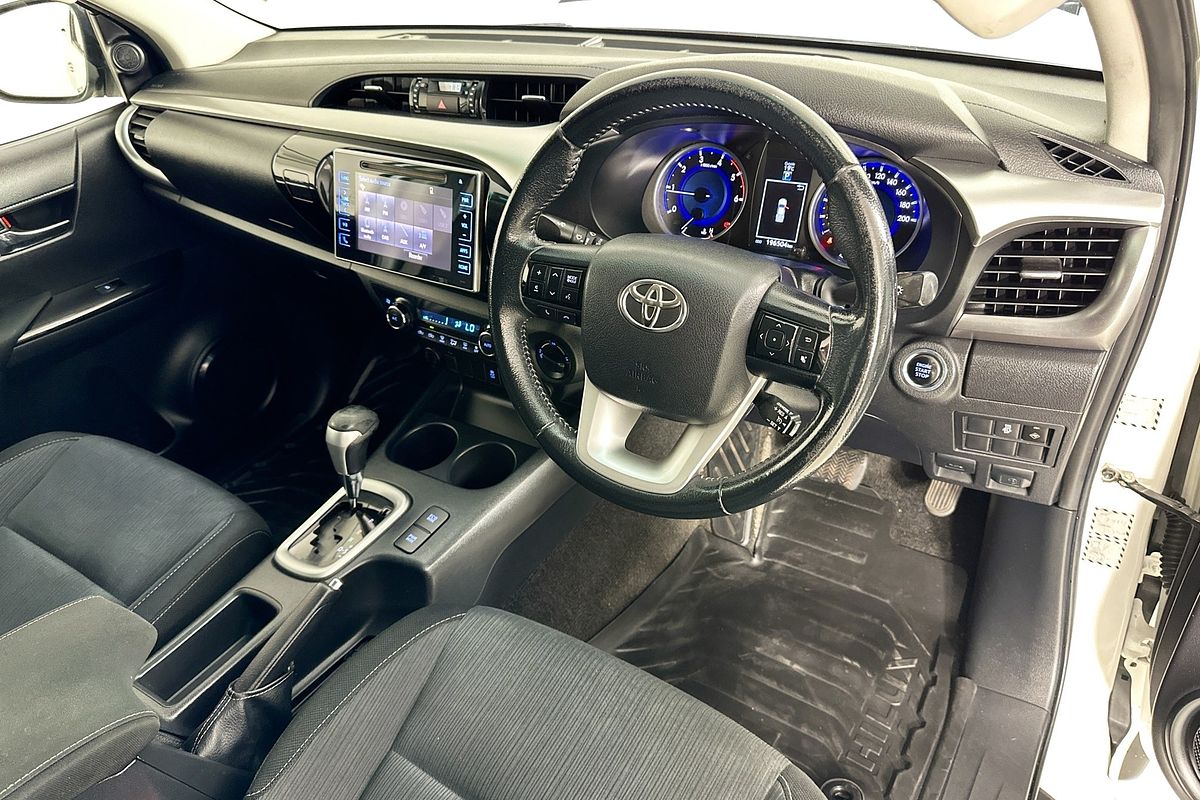 2015 Toyota HILUX SR5 (4x4) GUN126R 4X4
