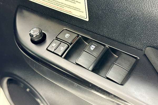 2021 Toyota HILUX SR (4x4) GUN126R FACELIFT 4X4