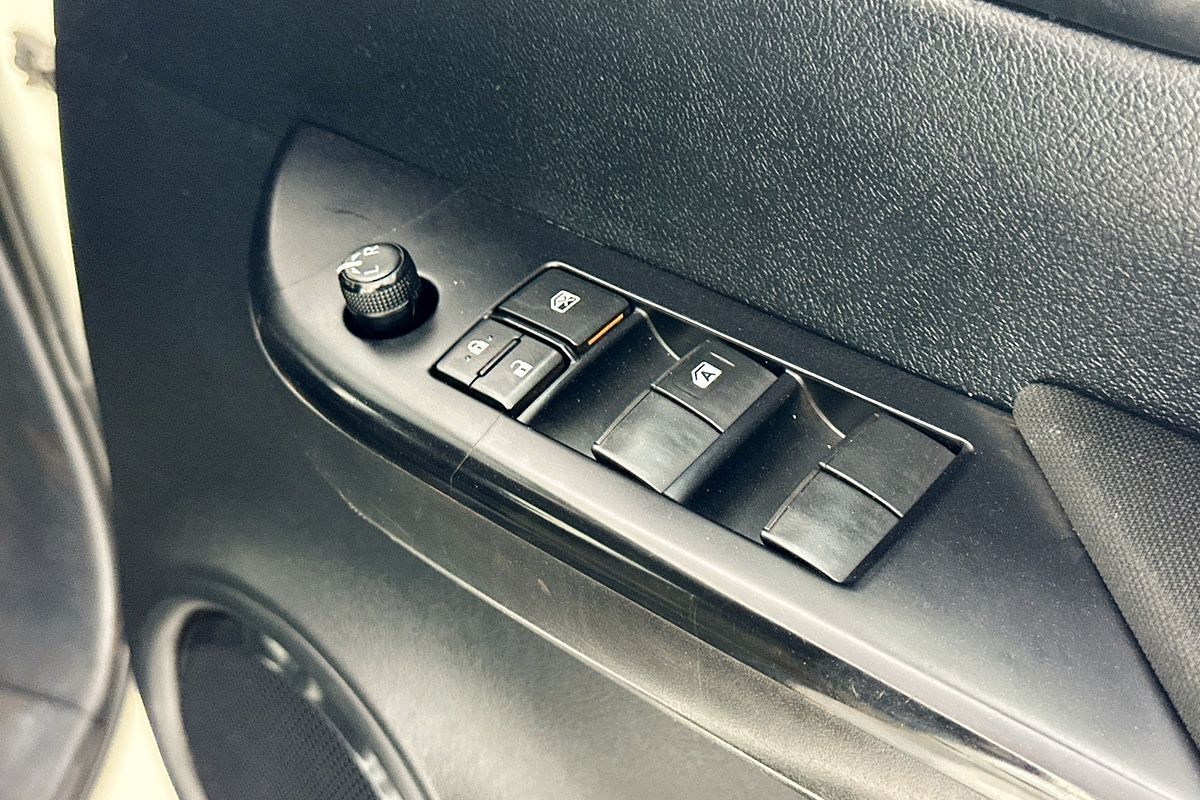 2020 Toyota HILUX SR (4x4) GUN126R MY19 UPGRADE 4X4