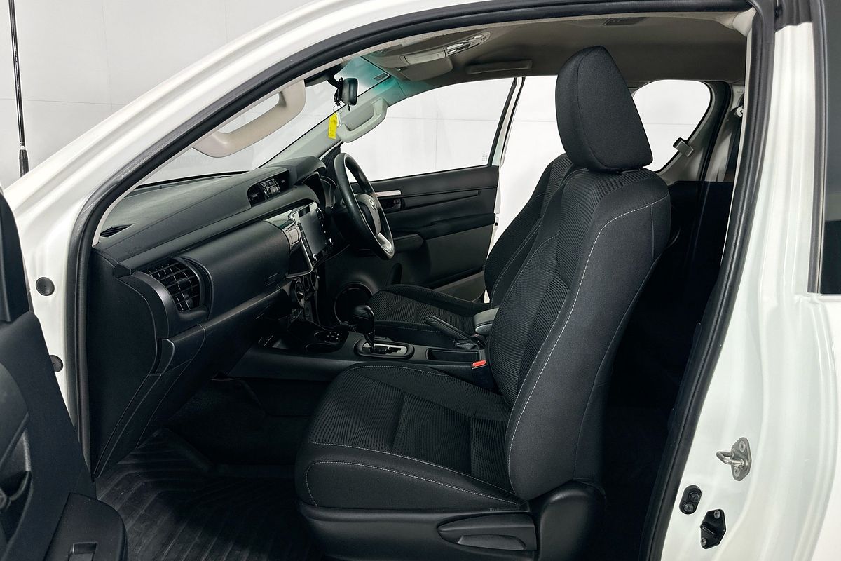 2023 Toyota HILUX SR (4x4) GUN126R 4X4