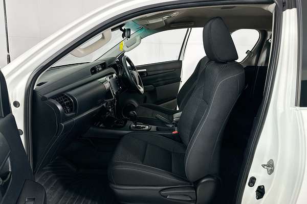 2023 Toyota HILUX SR (4x4) GUN126R 4X4