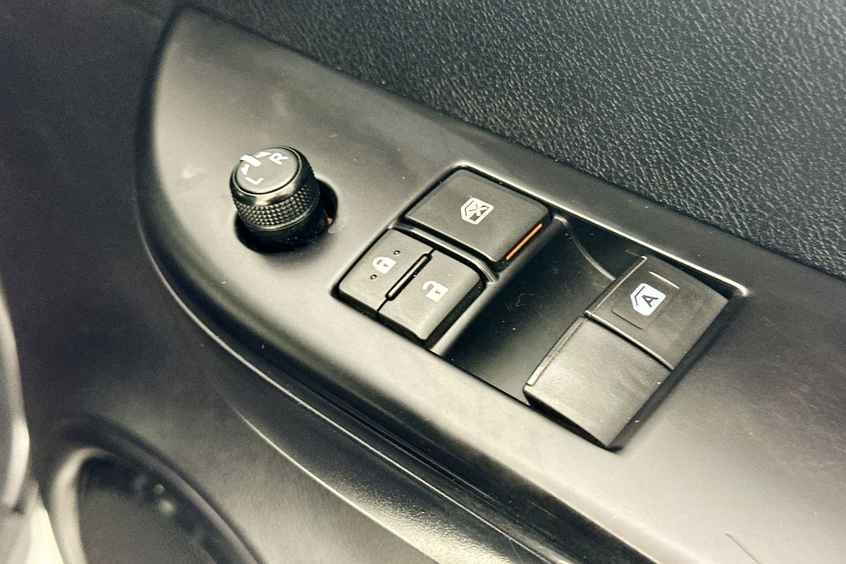 2019 Toyota HILUX SR (4x4) GUN126R MY19 UPGRADE 4X4