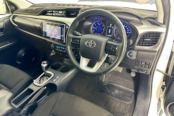 2017 Toyota HILUX SR5 (4x4) GUN126R 4X4