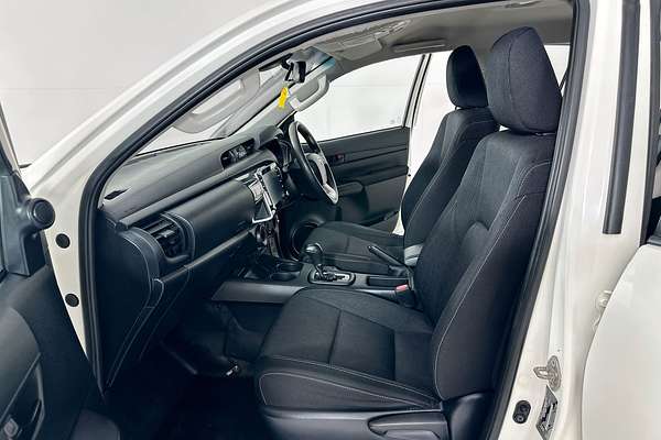 2021 Toyota HILUX SR (4x4) GUN126R FACELIFT 4X4