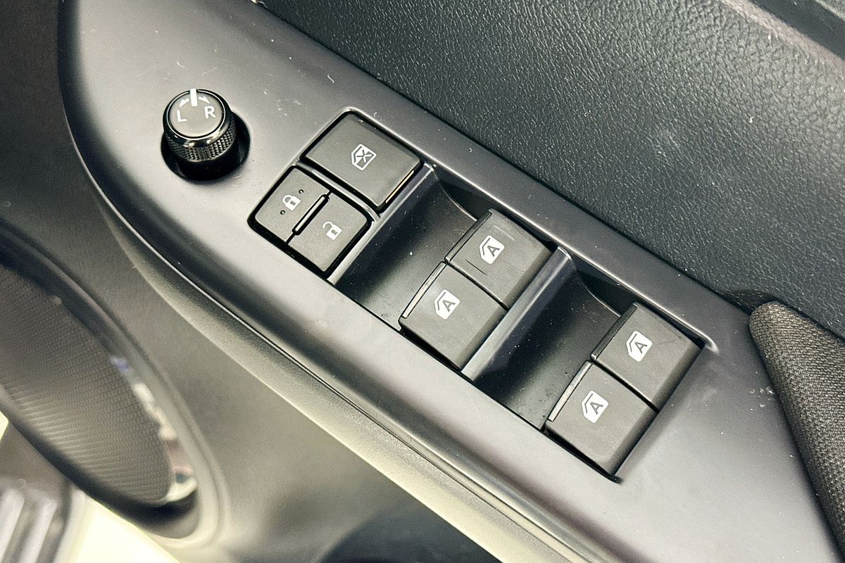 2024 Toyota HILUX SR 48V (4x4) GUN126R 4X4