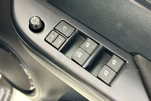 2024 Toyota HILUX SR 48V (4x4) GUN126R 4X4