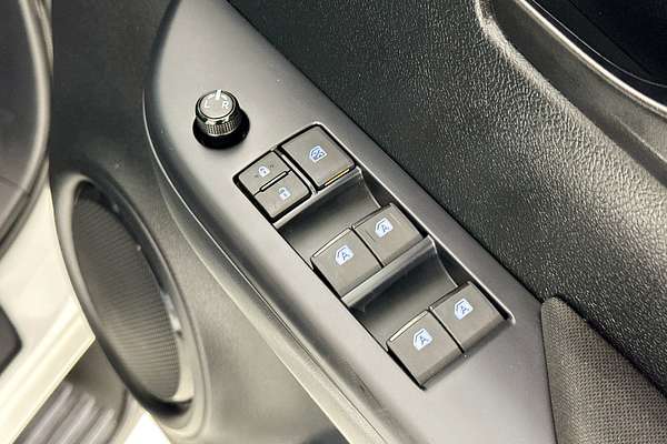 2024 Toyota HILUX SR 48V (4x4) GUN126R 4X4