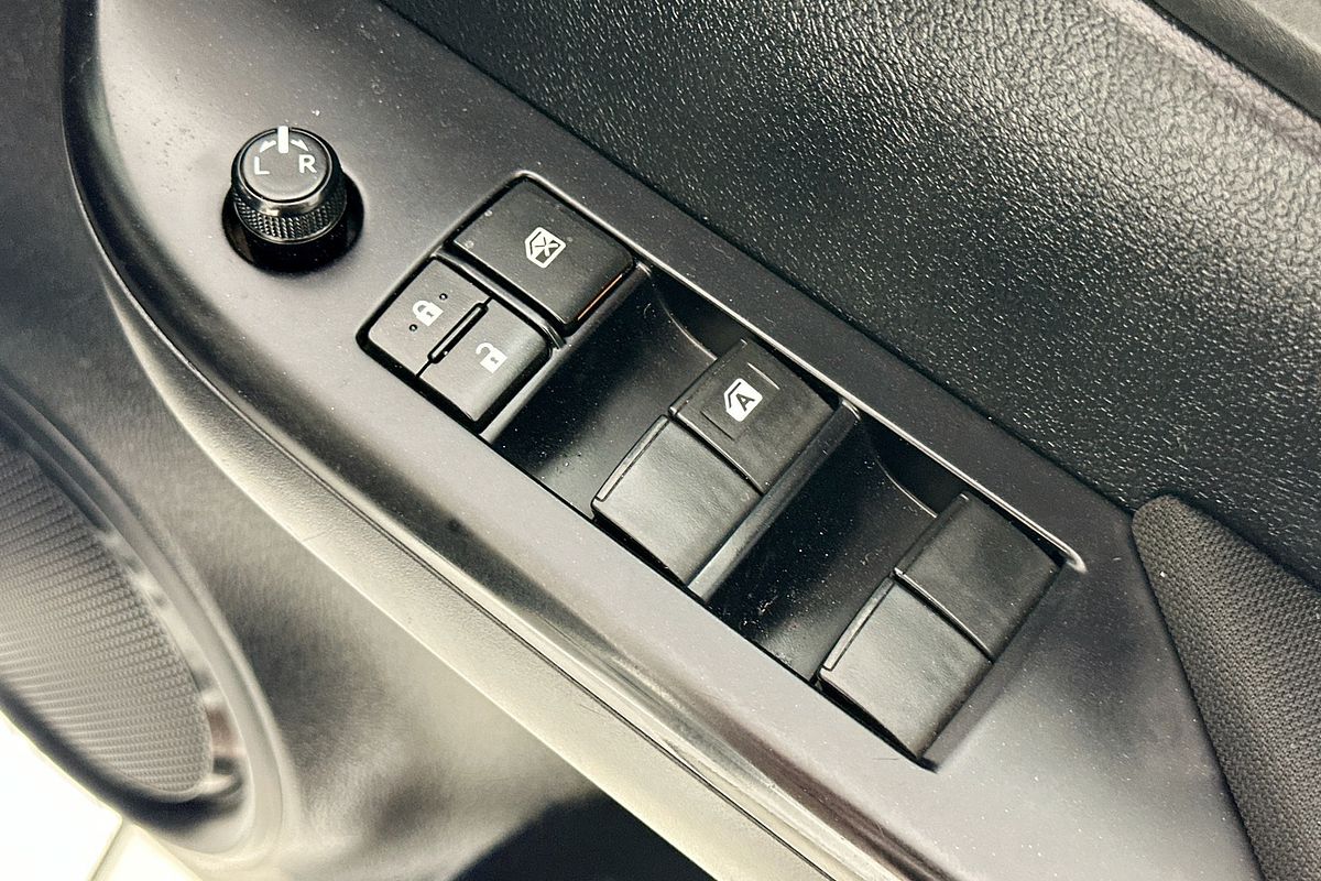 2018 Toyota HILUX SR (4x4) GUN126R MY19 4X4