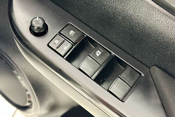 2018 Toyota HILUX SR (4x4) GUN126R MY19 4X4