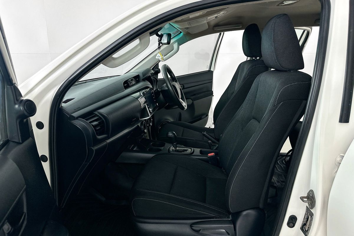 2021 Toyota HILUX SR (4x4) GUN126R FACELIFT 4X4