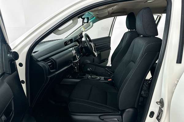 2021 Toyota HILUX SR (4x4) GUN126R FACELIFT 4X4