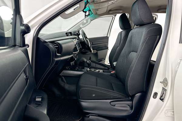 2021 Toyota HILUX SR (4x4) GUN126R FACELIFT 4X4