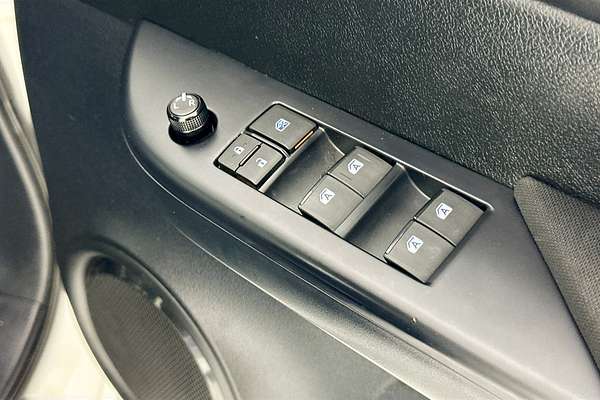 2025 Toyota HILUX SR 48V (4x4) GUN126R RC 4X4