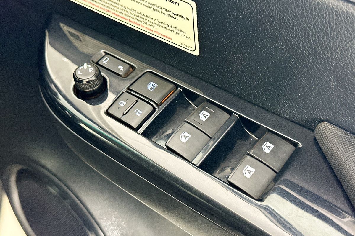 2021 Toyota HILUX SR5 (4x4) GUN126R 4X4