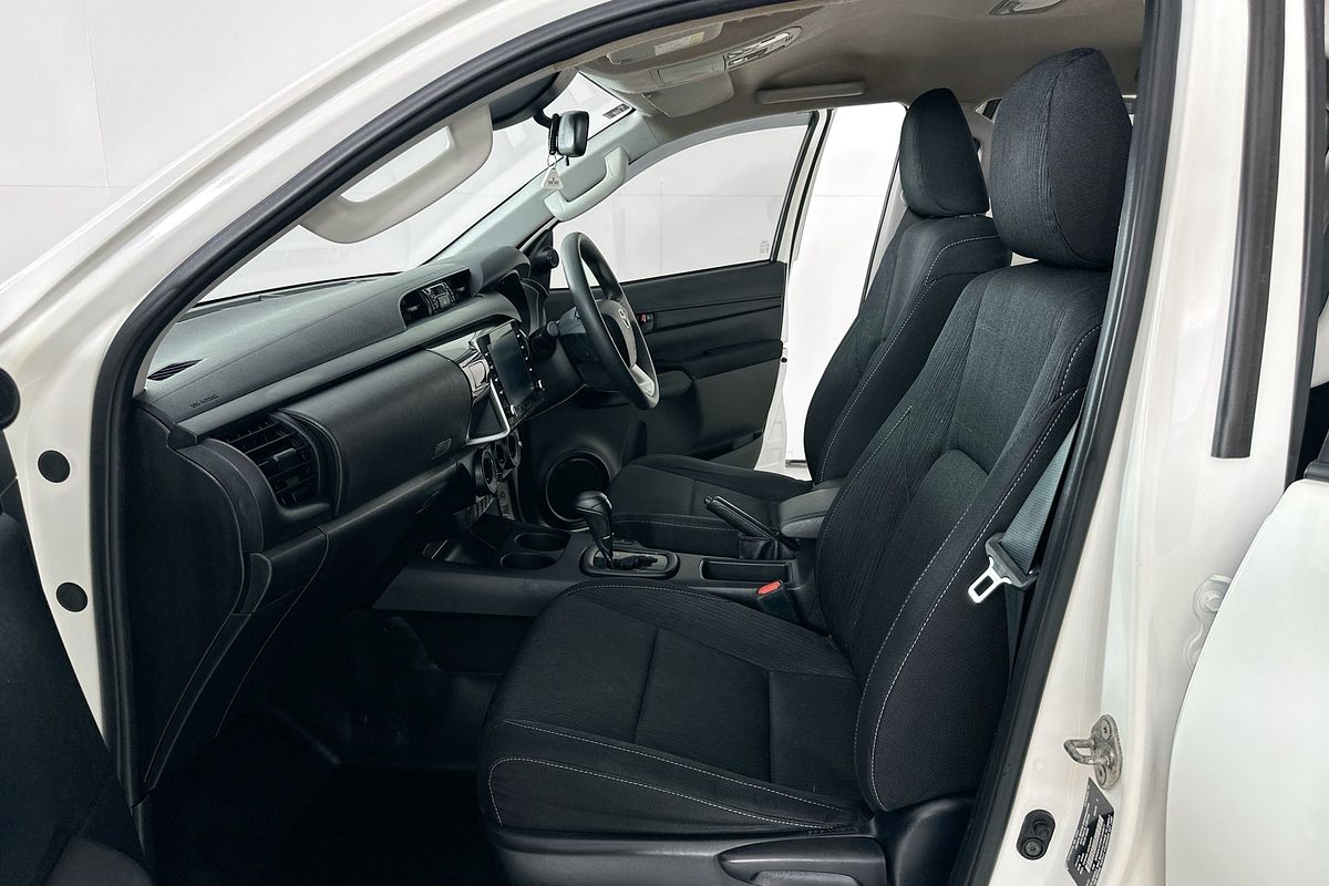 2021 Toyota HILUX SR (4x4) GUN126R FACELIFT 4X4