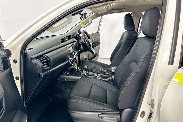 2022 Toyota HILUX SR (4x4) STEEL WHEELS GUN126R 4X4