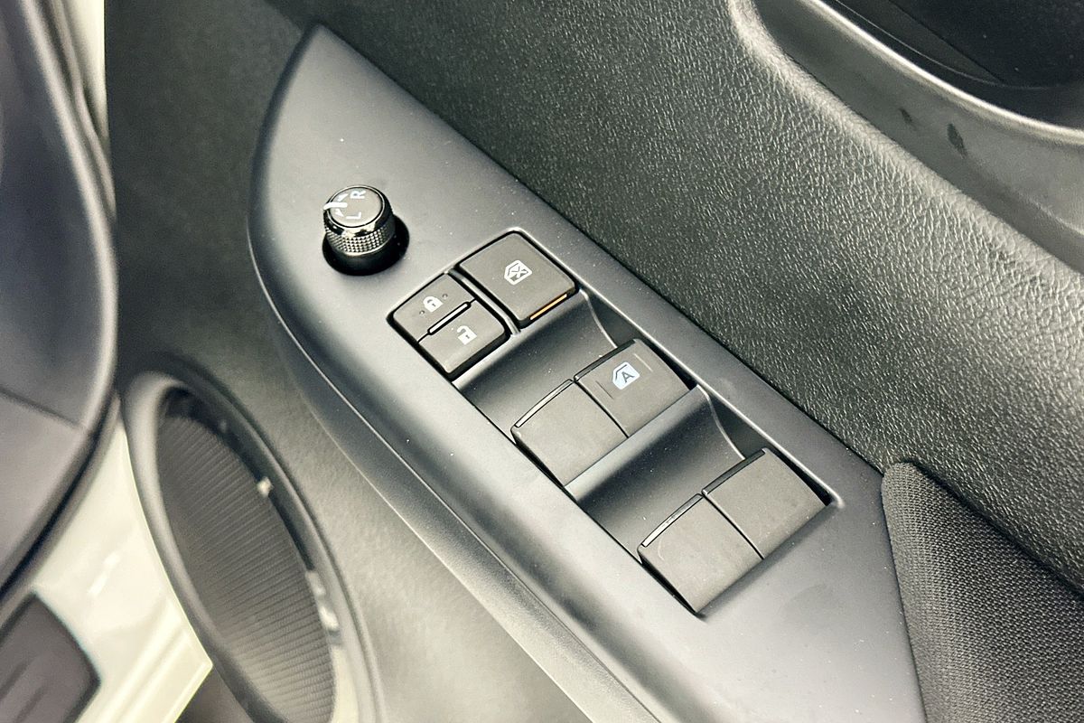 2025 Toyota HILUX SR (4x4) STEEL WHEELS GUN126R RC 4X4