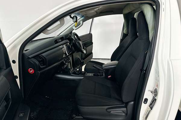 2017 Toyota HILUX SR (4x4) GUN126R 4X4