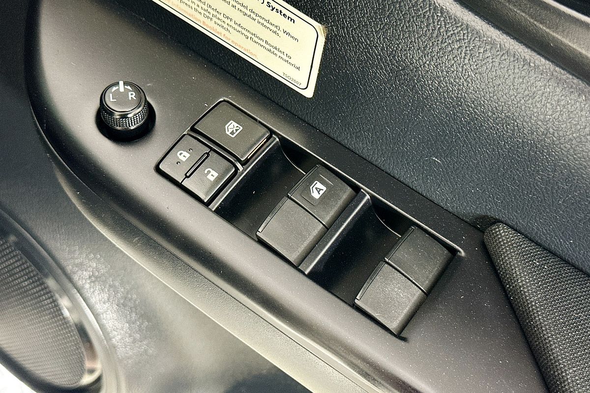 2020 Toyota HILUX SR (4x4) GUN126R FACELIFT 4X4