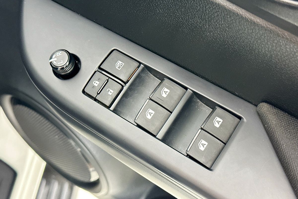 2024 Toyota HILUX SR 48V (4x4) GUN126R 4X4