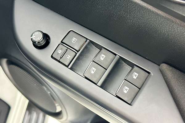 2024 Toyota HILUX SR 48V (4x4) GUN126R 4X4