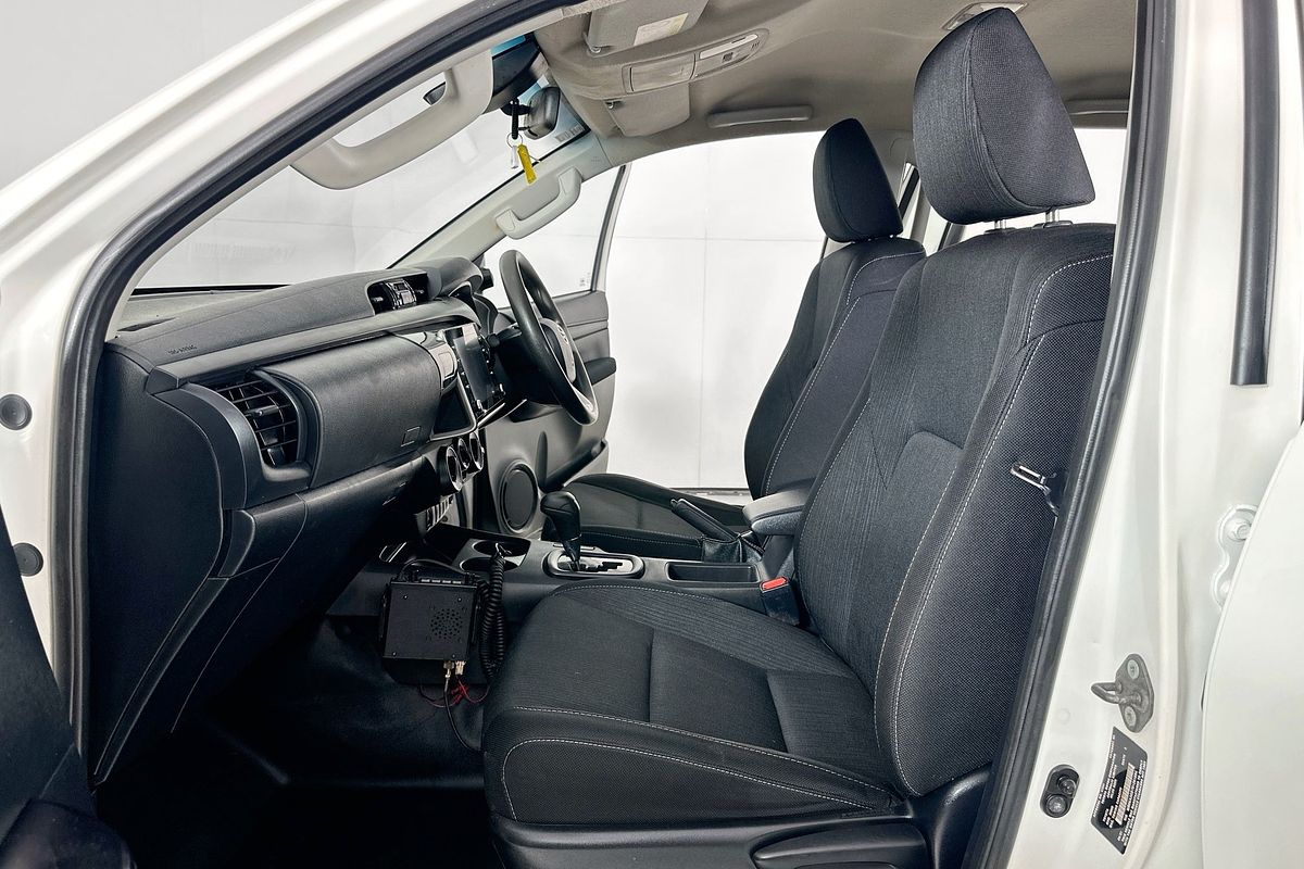 2021 Toyota HILUX SR (4x4) GUN126R FACELIFT 4X4