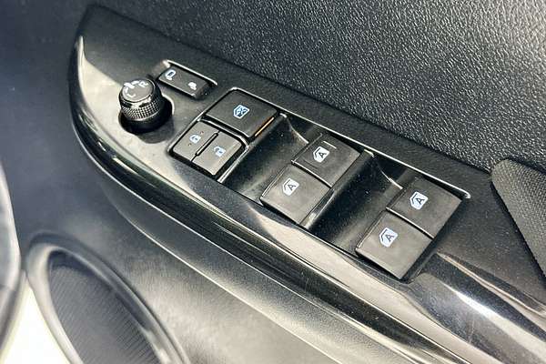 2018 Toyota HILUX SR5 (4x4) GUN126R MY17 4X4