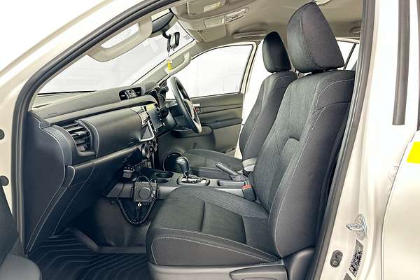 2025 Toyota HILUX SR (4x4) STEEL WHEELS GUN126R RC 4X4