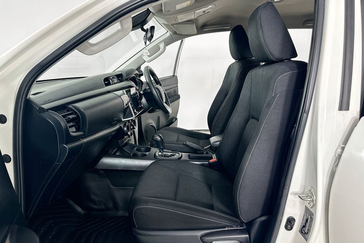 2021 Toyota HILUX SR (4x4) GUN126R FACELIFT 4X4