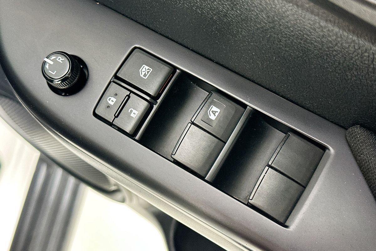 2020 Toyota HILUX SR (4x4) GUN126R FACELIFT 4X4