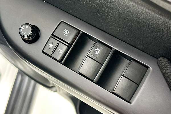 2020 Toyota HILUX SR (4x4) GUN126R FACELIFT 4X4