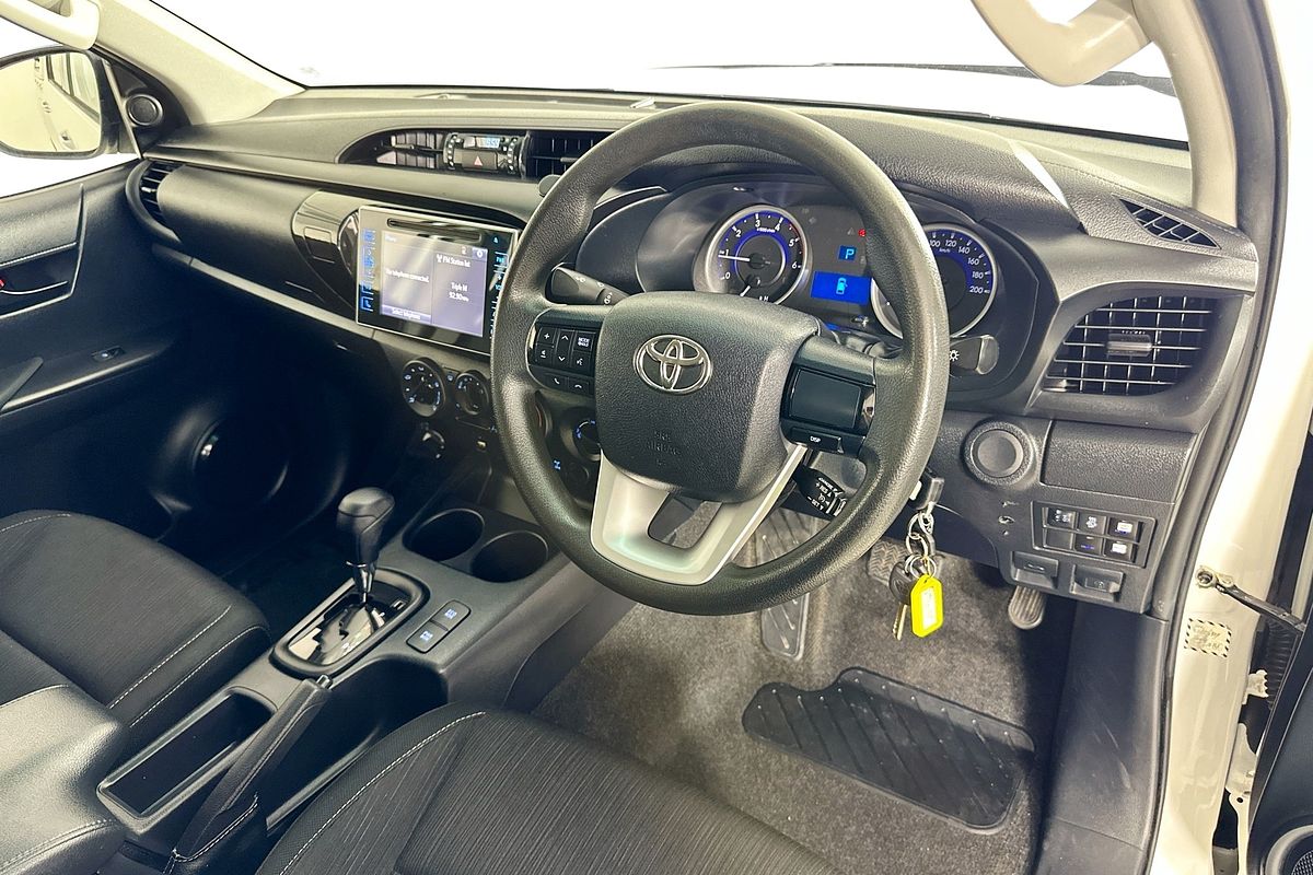 2017 Toyota HILUX SR (4x4) GUN126R 4X4
