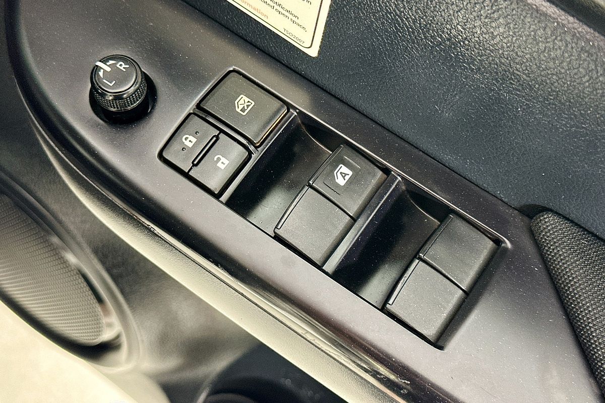 2021 Toyota HILUX SR (4x4) GUN126R FACELIFT 4X4